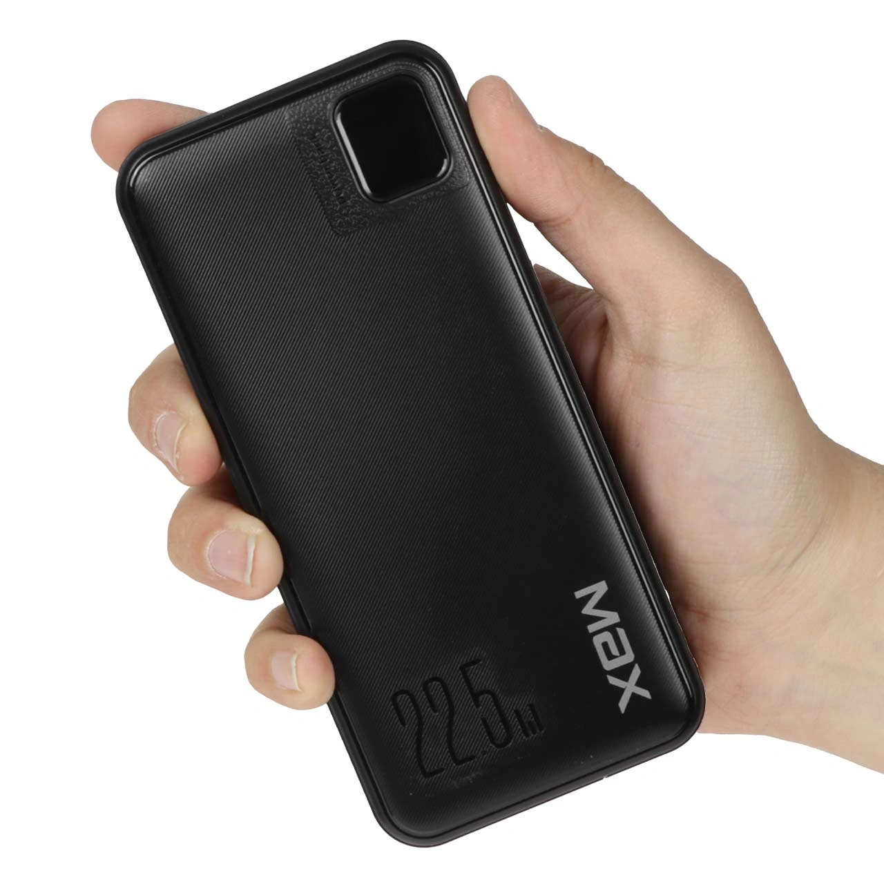 مقایسه اندازه پاوربانک 20000 میلی آمپر MAX مدل MZ-11 با دست انسان